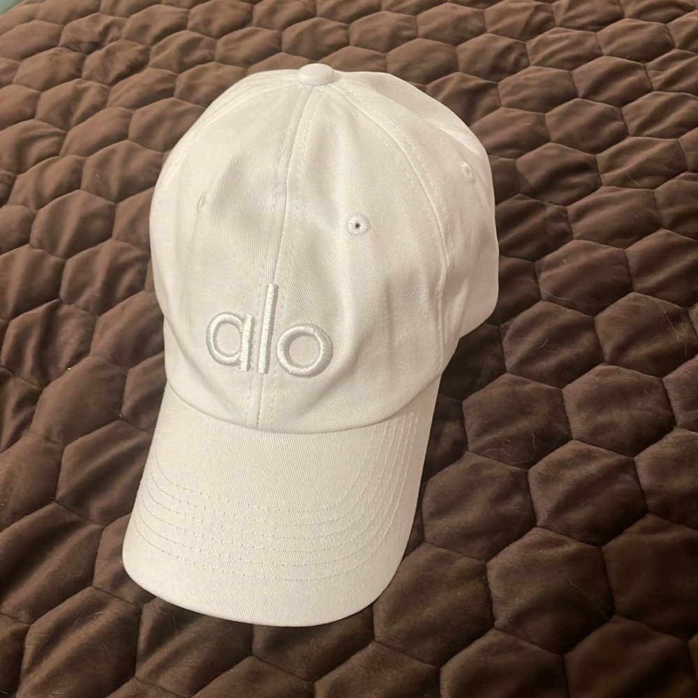 ALO yoga baseball hat white color, new, sealed in bag.